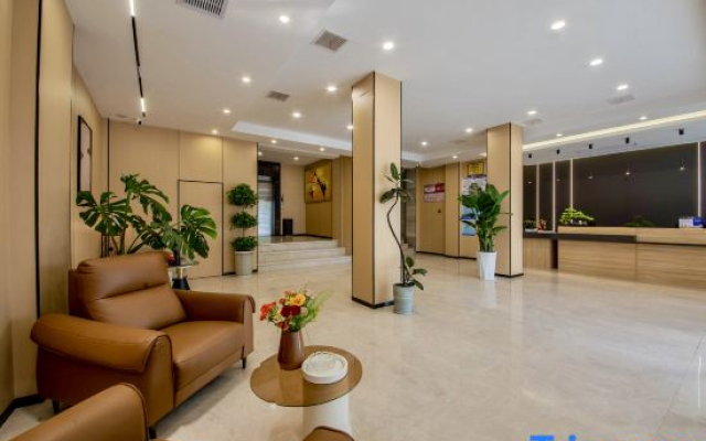 Senlan Hotel (Zhongxiang Bus Station Branch)