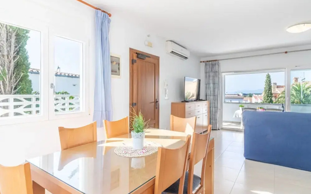 3 Bedroom Villa in Roses Near the Beach