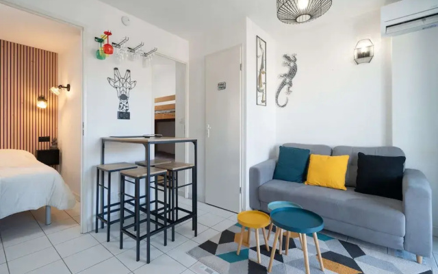 Beachside Apartment With Pool