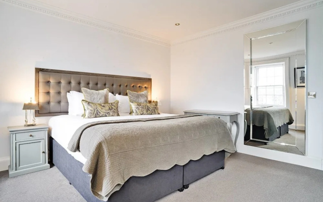JOIVY Luxury George Street Apartments: Castle Suite
