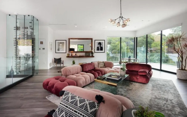 Willow Glen - Hollywood Hills Multi-level Villa With Theater & Pool