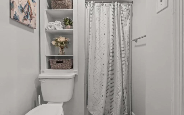 East Passyunk Trendy Apartment