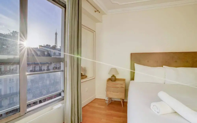 Escape Eiffel Unique 2bdr With Amazing View to Eiffel Tower