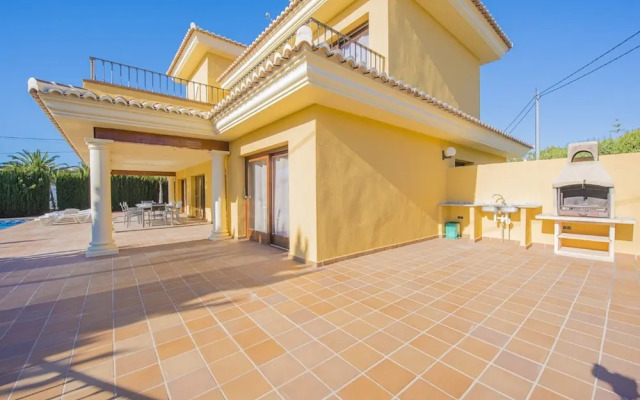 Villa - 6 Bedrooms with Pool and WiFi - 104983