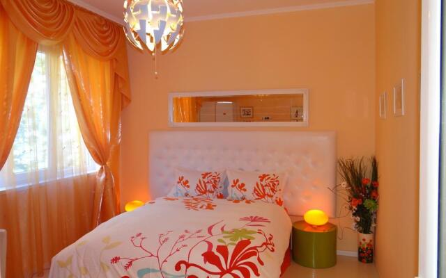 Апартаменты Orange Flower Apartments 1 комната для гостей