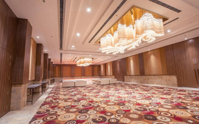 The Lalita Grand