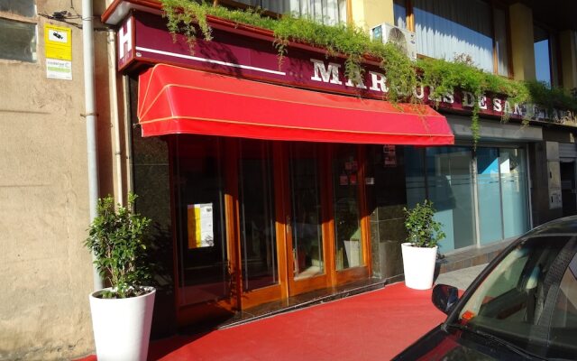 Hotel Marques de Santillana вид на фасад