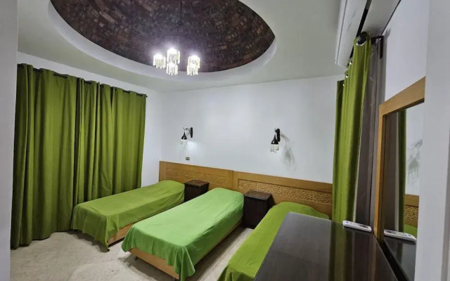 Villa - Sleeps 6 - Heated Pool - Garden - Parking