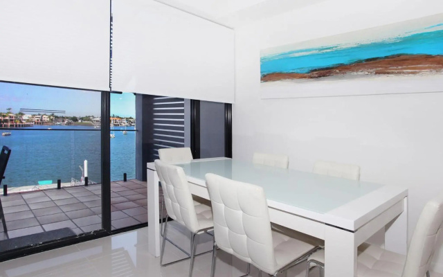 Kirribilli 13 - Two Bedroom Apartment with River View!