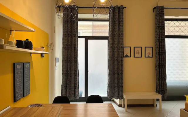 Station Apartment West