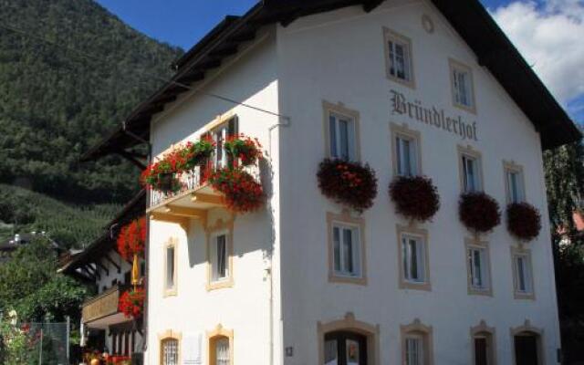 Отель Bründlerhof Марленго вид на фасад