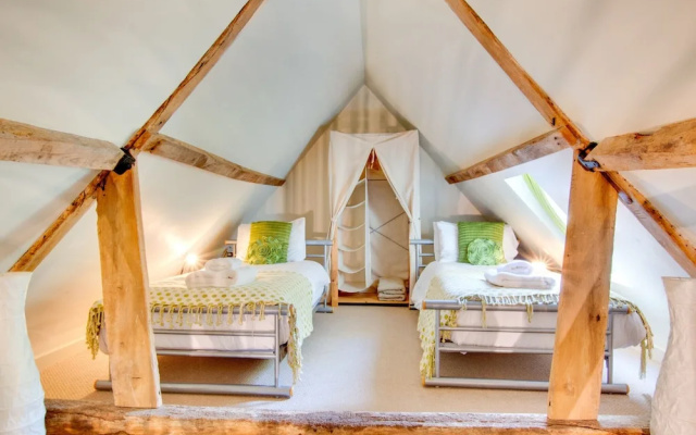 Traditional Holiday Home in Briston With Garden