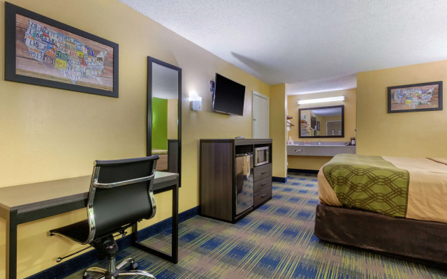 Econo Lodge Nashville near Percy Priest Lake