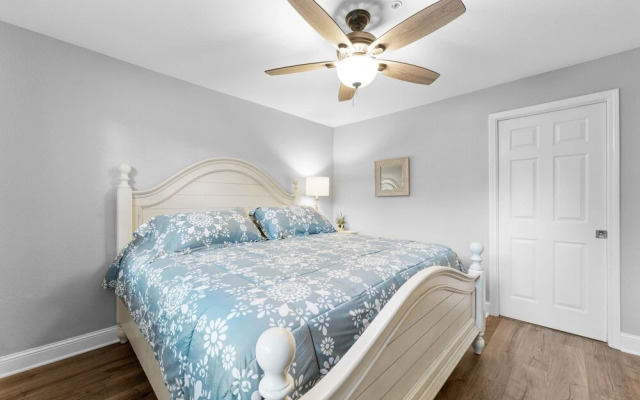 Swanky Sanctuary 2 Bedroom Condo by RedAwning