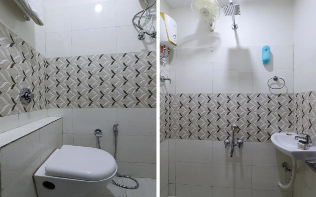 OYO 71040 Hotel Sagar Palace