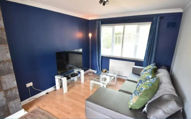 3-Bedroom Comfy Home in Solihull