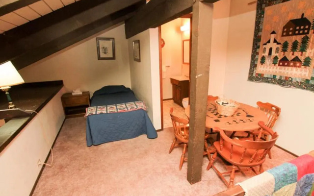 Discovery 4 #128, Loft