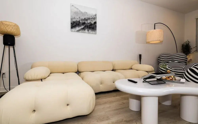 Modern Designer Stay Bright Chic Spacious