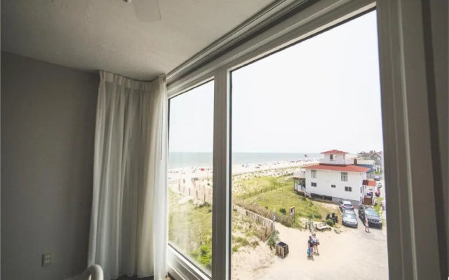 Surf Club Oceanfront Hotel