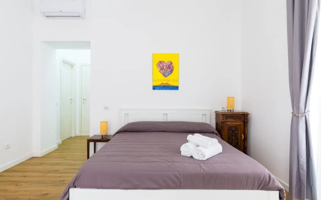 Barrio 133 - Double Bedroom in Center by Napoliapartments