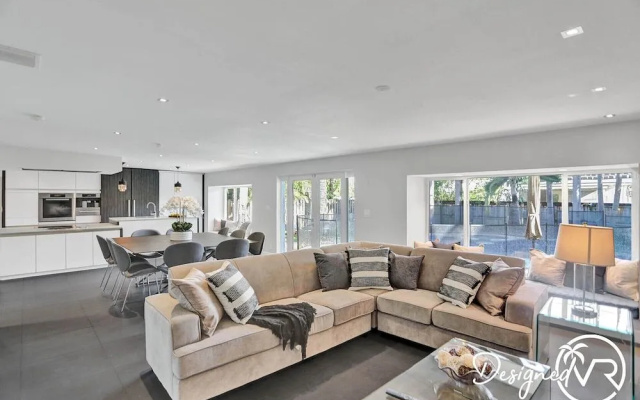 Stunning 5 BR with Heated Pool & Gaming