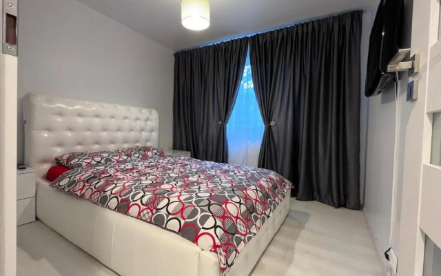 White & Silver Luxury Suite - Craiova