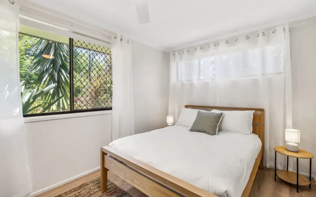 Family Home Near Cafes and Surf Beaches