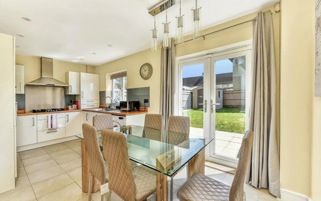 London Heathrow Living Holywell Serviced House C