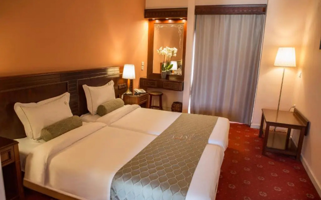 Pella Hotel