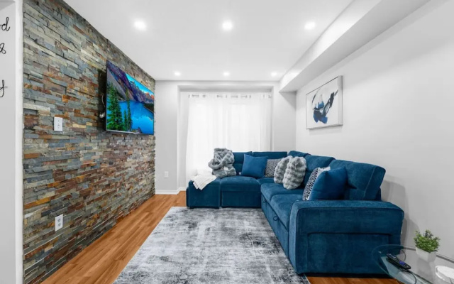 Chic 2BR House Newly Renovated Central Spot