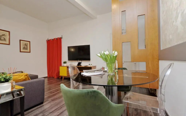 Urbana Apartment