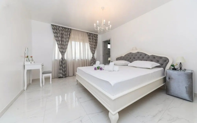 Beachfront Villa Baronessa with Pool