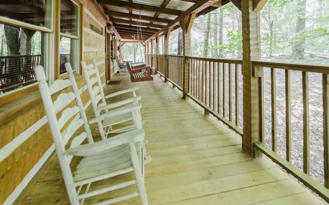 Big Kahuna Lodge 3 Bedroom Cabin by RedAwning