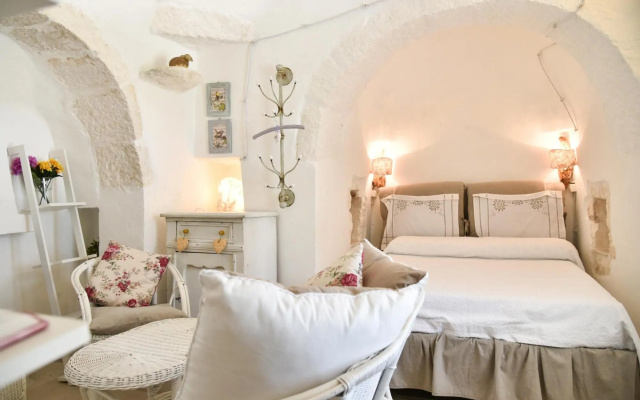 Trullo Albamarina with sea view Pool