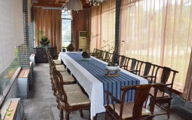 Mingshilou Hotel
