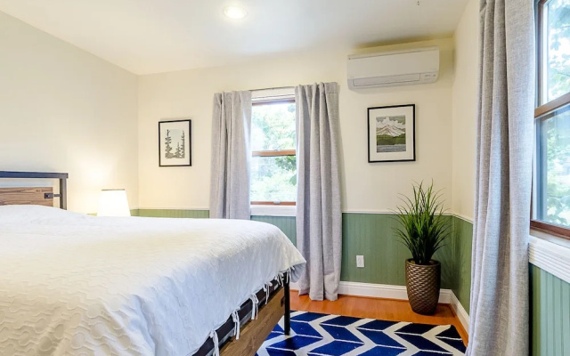 Sleeps 16 Luxurious 6BR Seattle Home