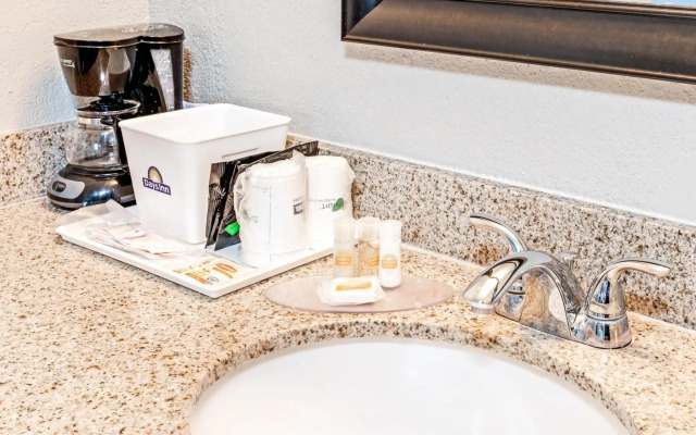 Cabana Inn & Suites