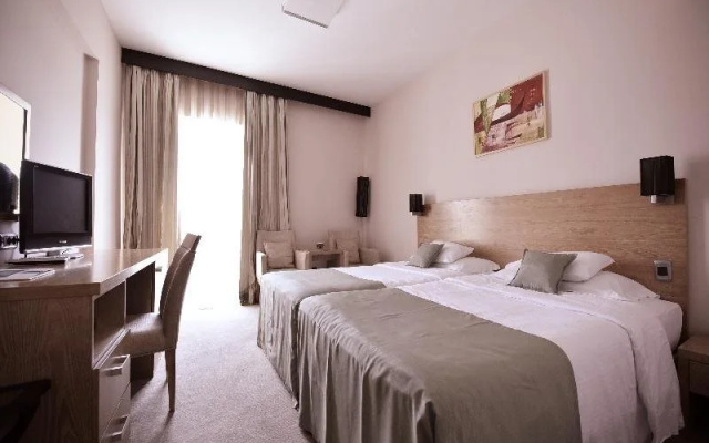 City Hotel
