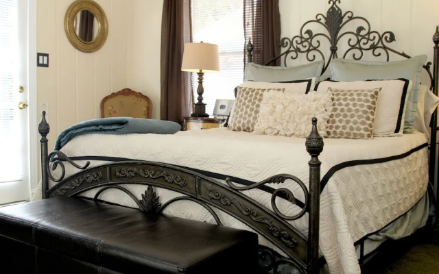 Monarch Cove Inn