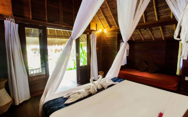 TS Hut Lembongan