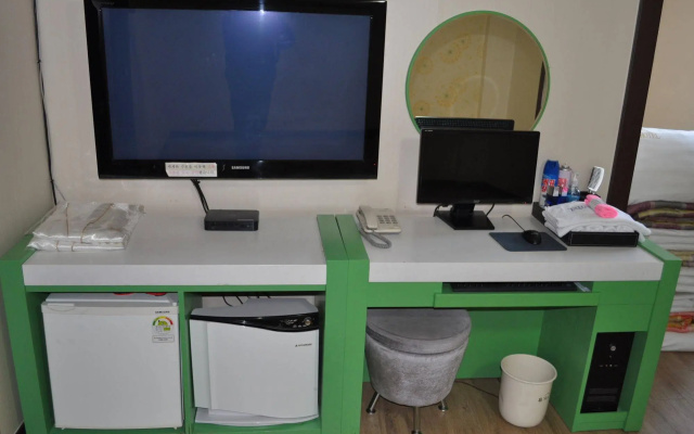 Goodstay Jeonju Wooshin Hotel