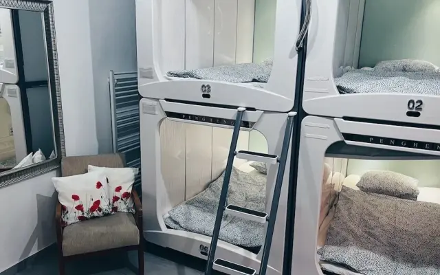 Space One Vienna - Sleeps 8 - Affordable & Central