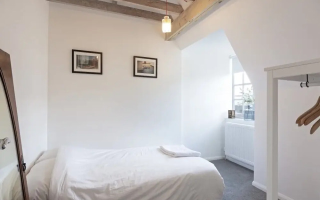 Beautiful 2 Bed Maisonette 13 Mins to Shoreditch