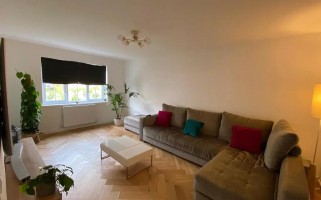Luxury 4 bed detached 3 beds