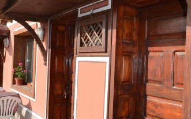 Отель Zlatniyat Telets Guest Rooms вид на фасад
