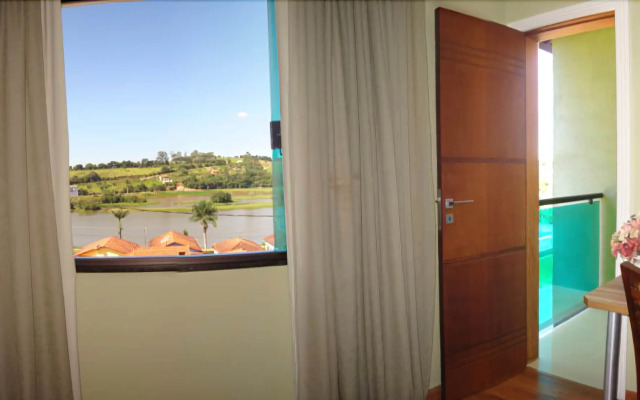 Summit Lago Hotel