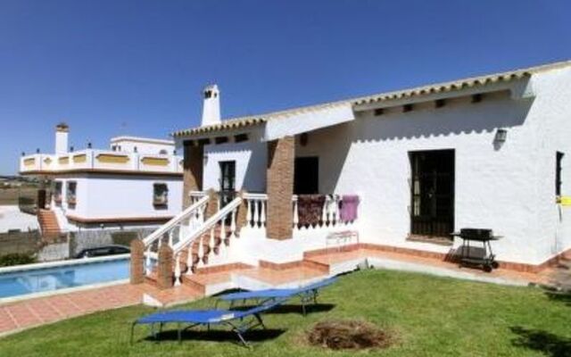 Отель Chalet Delfin Испания, Кониль-де-ла-Фронтера - отзывы, цены и фото номеров - забронировать отель Chalet Delfin онлайн вид на фасад