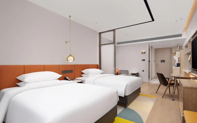 Guiyang Yunyan Fountain Pool Area Home2 Suites by Hilton Hotel