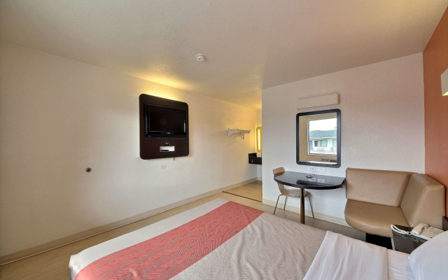 Motel 6 San Marcos, TX
