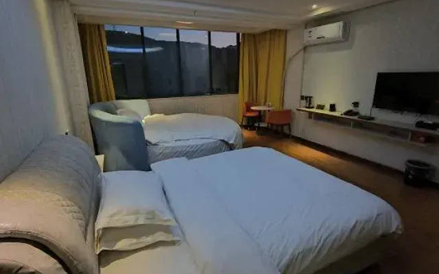 Longli Yurun Galaxy Hotel